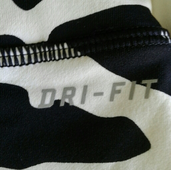 Nike Epic Lux Tight Fit NWT size S - Picture 8 of 8